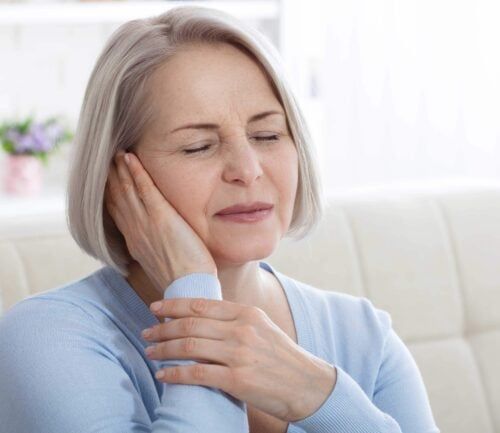 Woman with jaw pain