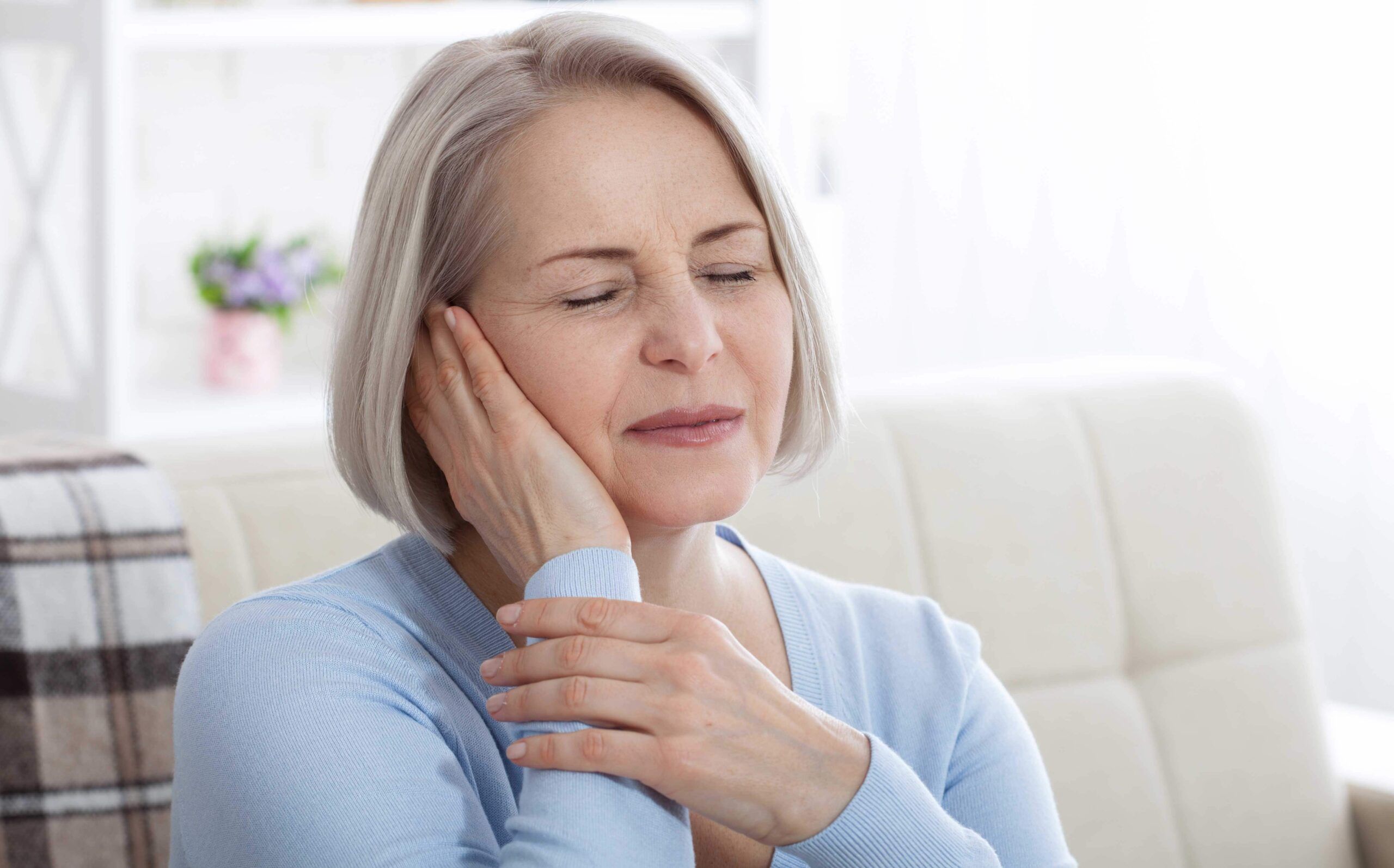 Woman with jaw pain