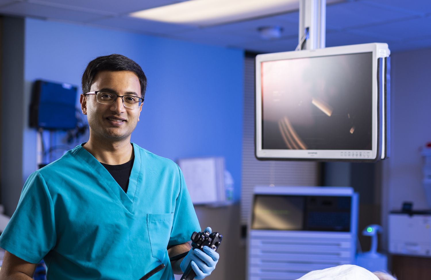 Dr. Sarvepalli performs a screening for GERD