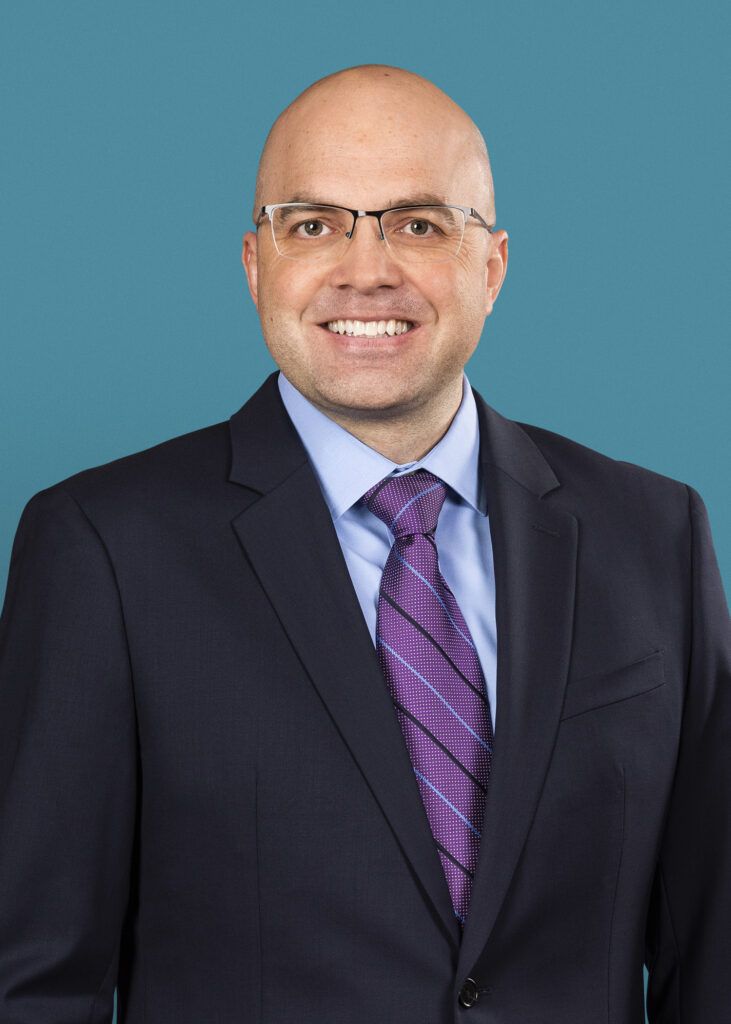 Headshot of Dr. Shaen Harvey